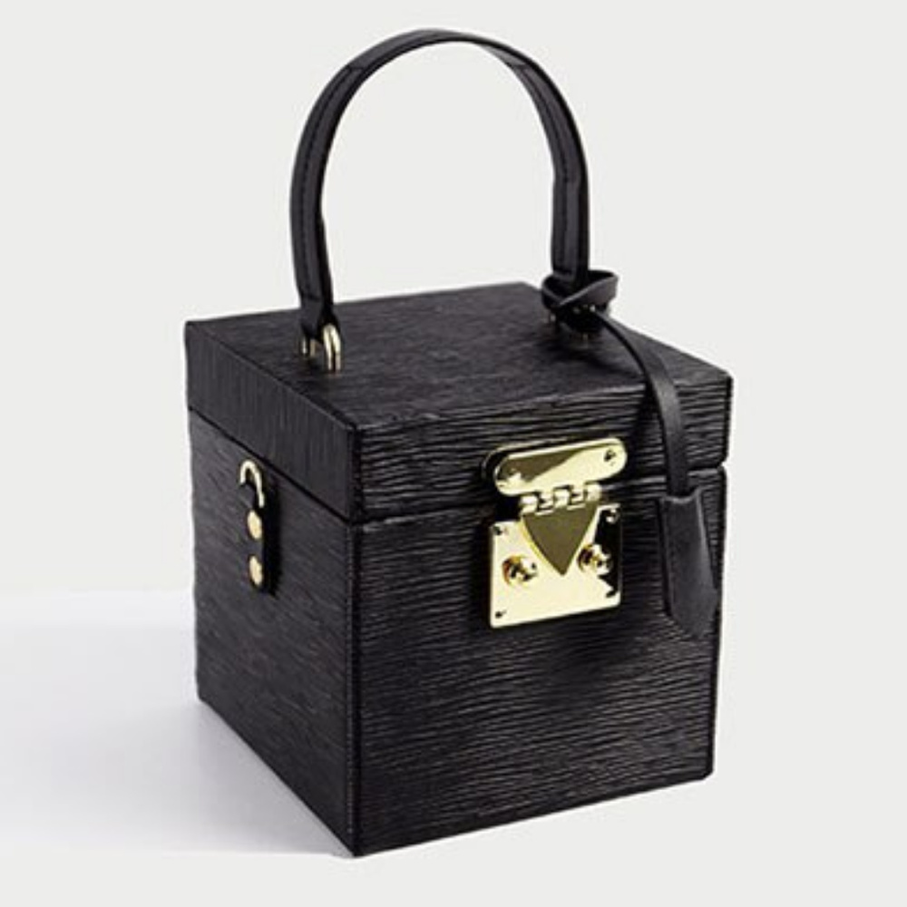 Elegant black leather box bag